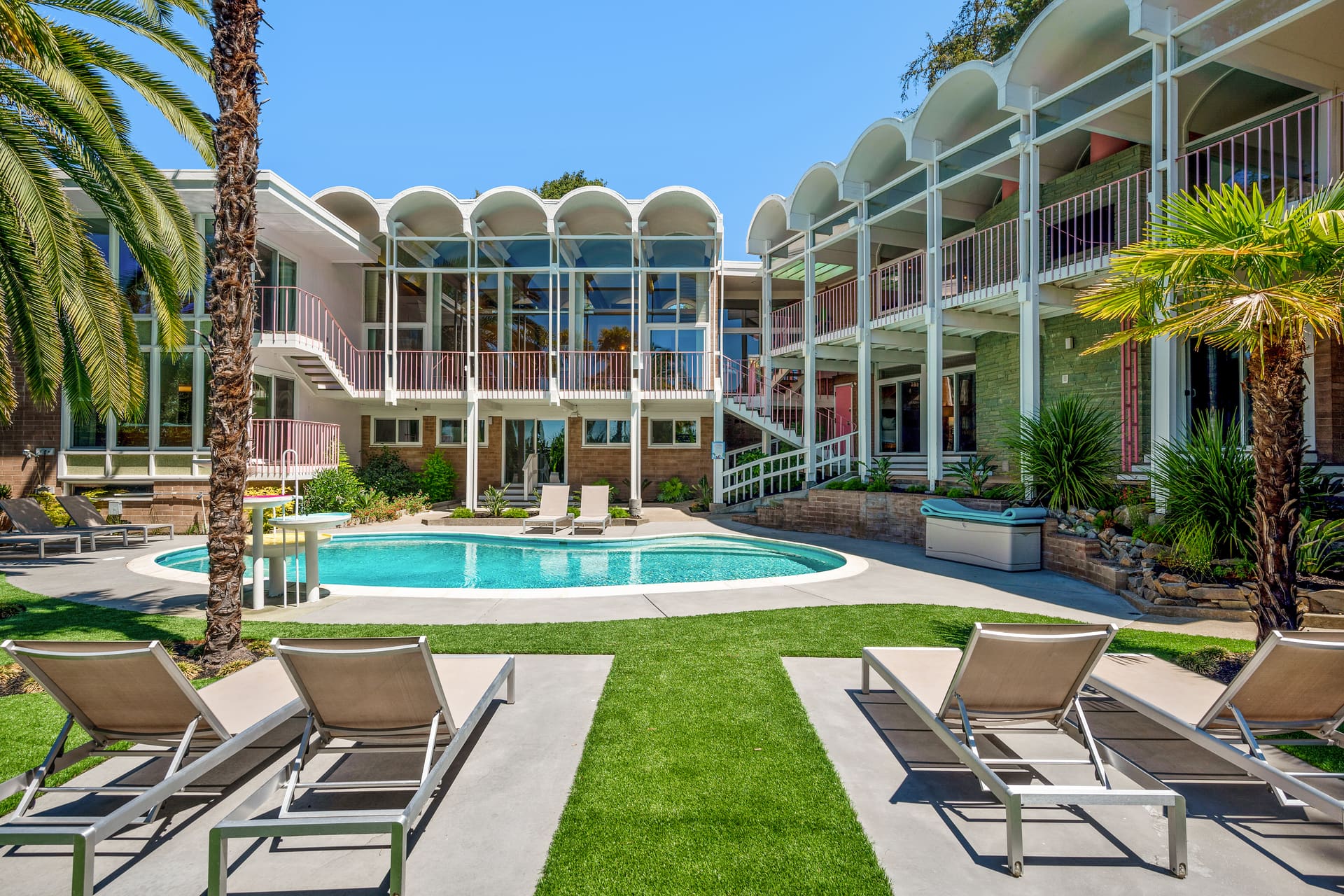 Iconia — modern residence