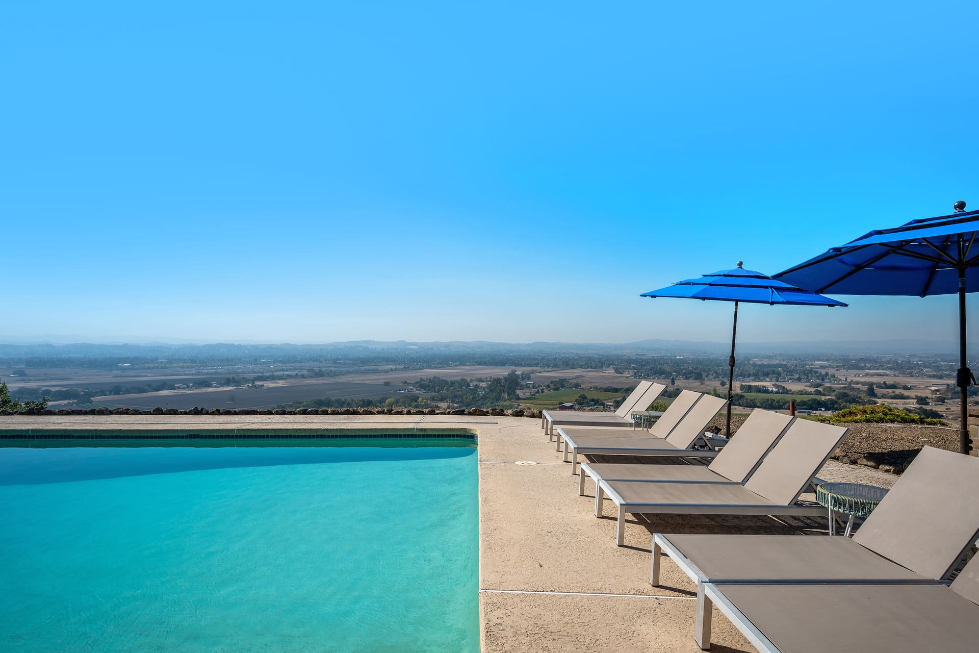 Sky View — hilltop residence